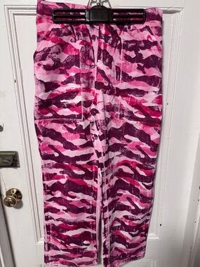 Big Bud Press pink camo work pants size M NWOT